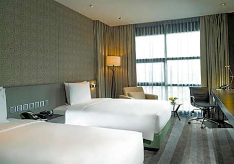 Standard Twin Room with City View - High Floor