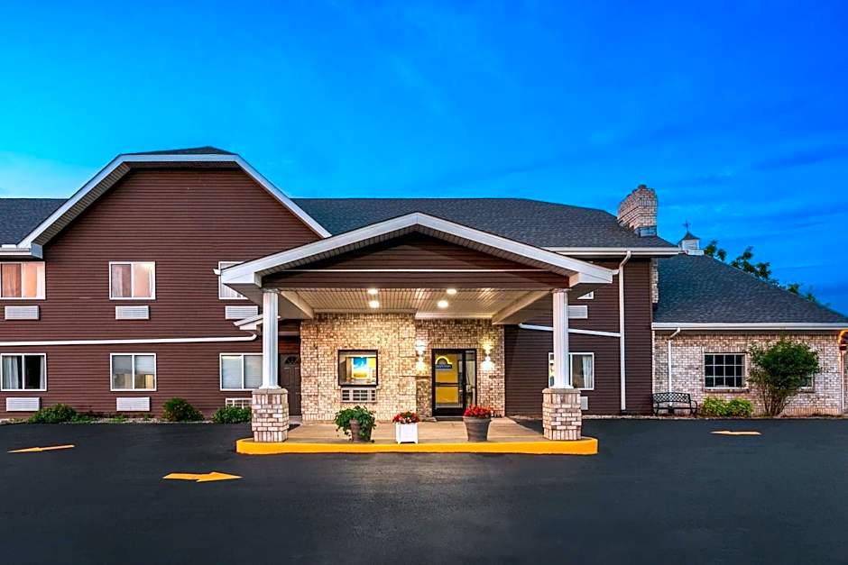 Days Inn & Suites by Wyndham Kaukauna WI