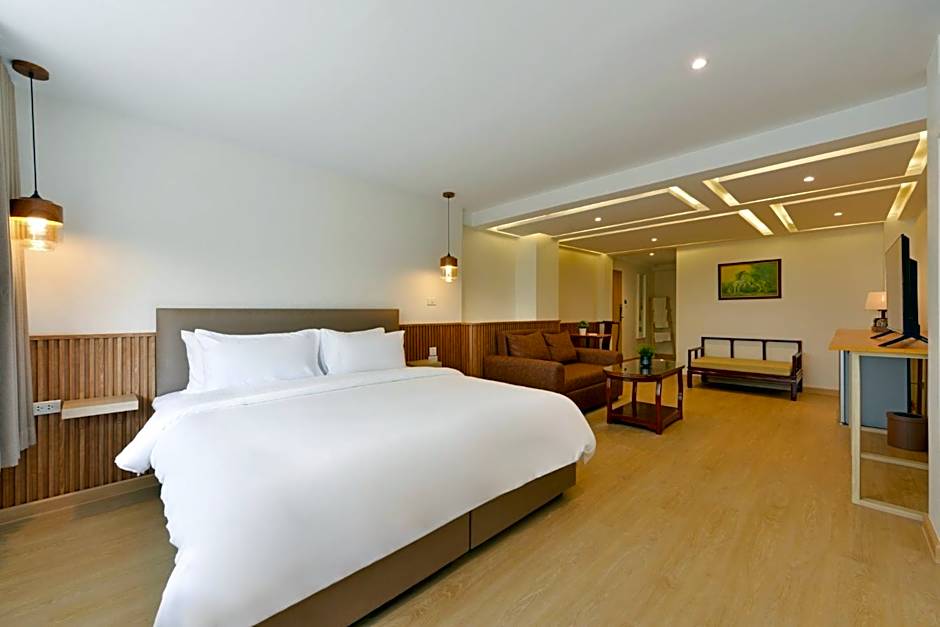 Ratchathewi Hyde Away