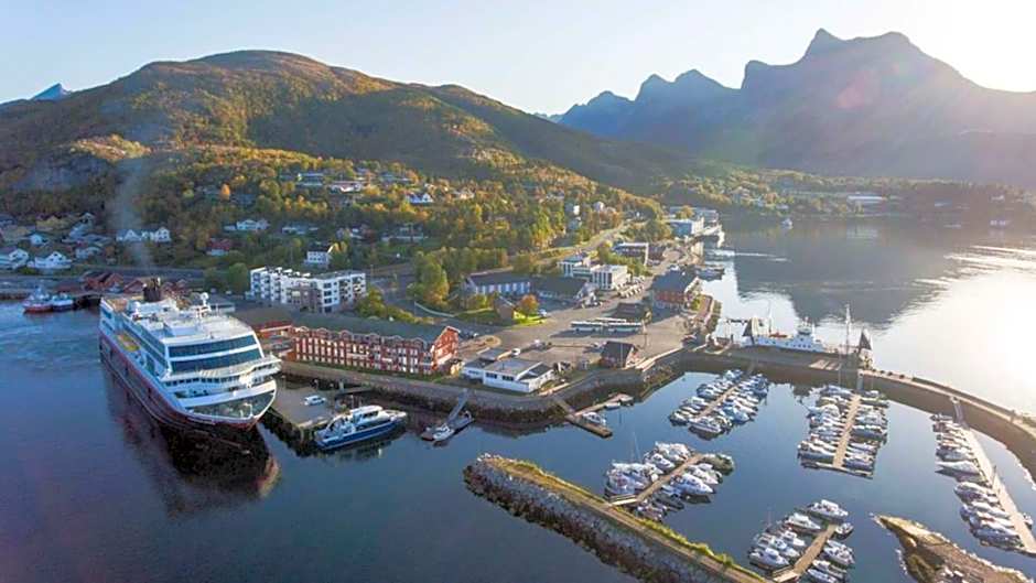 Ørnes Hotell