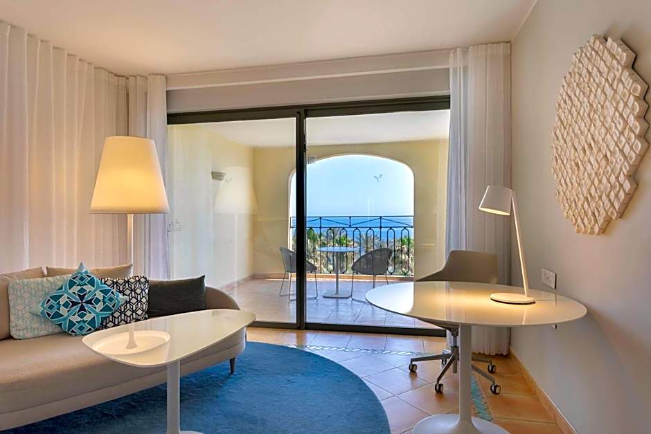 Photo 1 of 6 of Deluxe 1 King Bed, Sea View