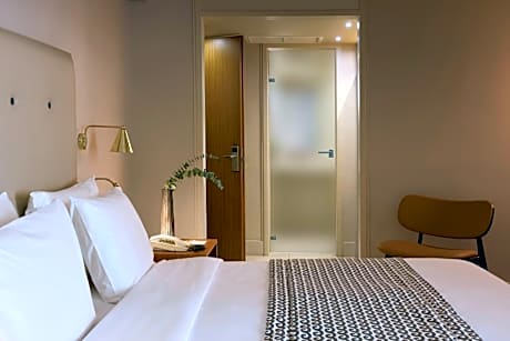 Classic Room - Pool View