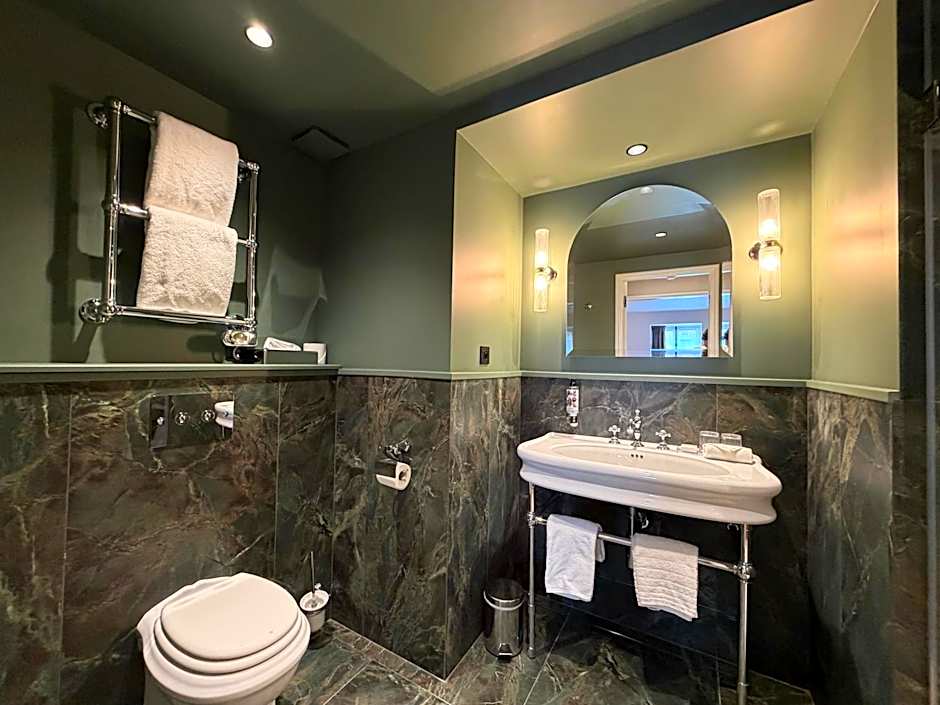 Neuilly Park Hotel