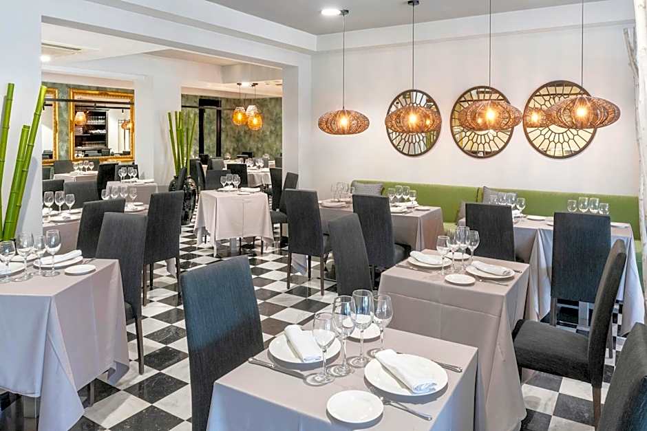 Salles Hotel Aeroport De Girona