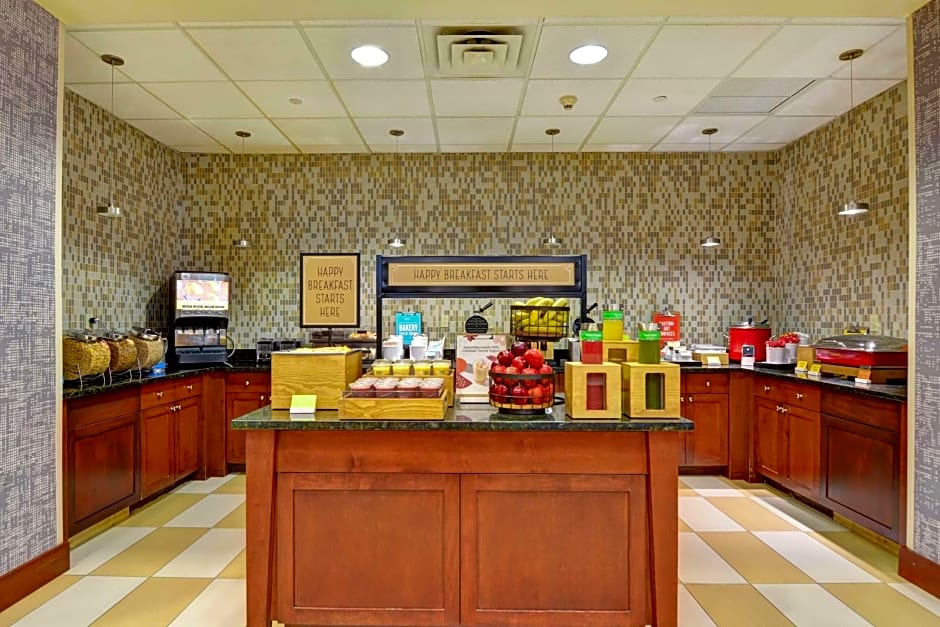 Hampton Inn By Hilton & Suites Newark-Harrison-Riverwalk