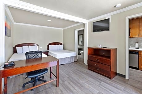 Deluxe Studio with 2 Double Beds