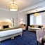 Le Manoir Hotel