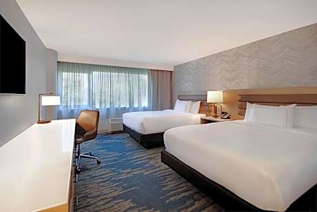 Queen Room with Two Queen Beds - Hearing Accessible/High Floor