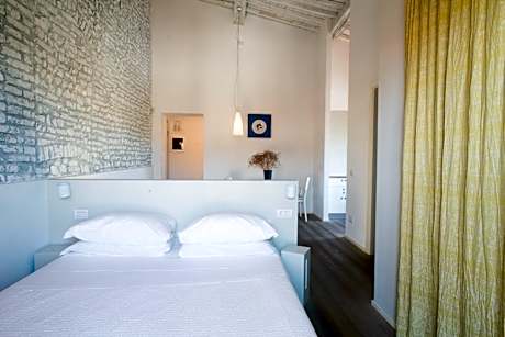Studio (2 Adults)