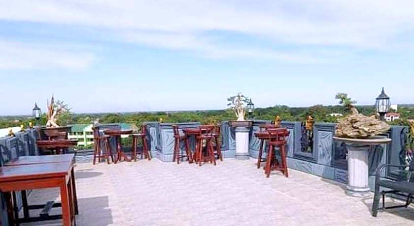 RedDoorz @ Villa E Mansion