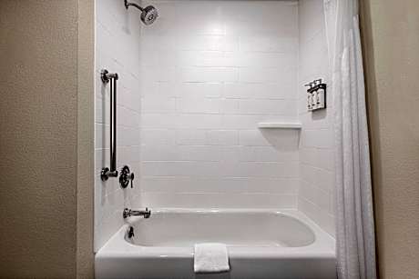 2 Queen Standard Communications Accessible Tub