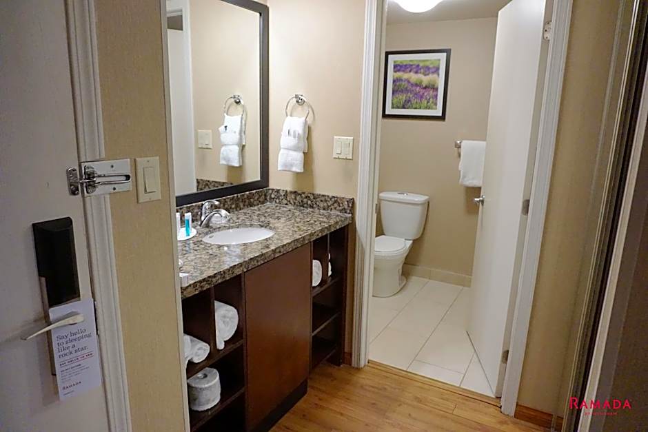 Ramada Hotel & Conference Center by Wyndham Kelowna