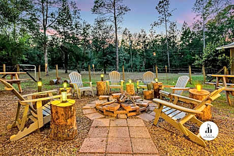 Uhost AI - 4BR Getaway - Cozy Firepit & Hot Tub Fun