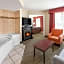 Hawthorn Suites by Wyndham Detroit Warren