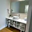 Newly renovated room in cozy hotel near Disney 2