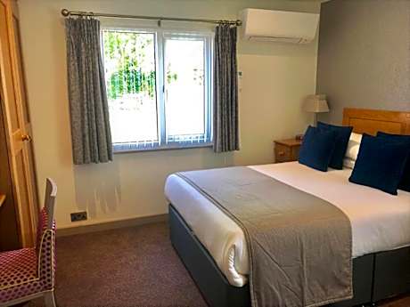 Cozy Double Room in separate block to Hotel