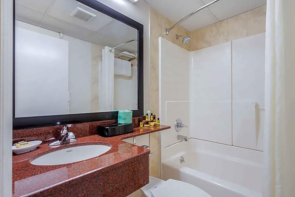 Best Western Plus Brooklyn Bay Hotel