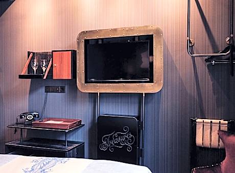 Superior Room with a small Queen Bed