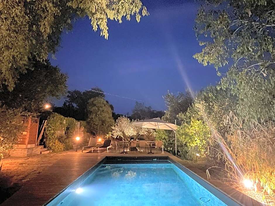 L Amourier chambres charme et confort avec Jacuzzi ou baignoire XXL