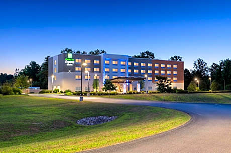 Holiday Inn Express Queensbury - Lake George Area By IHG