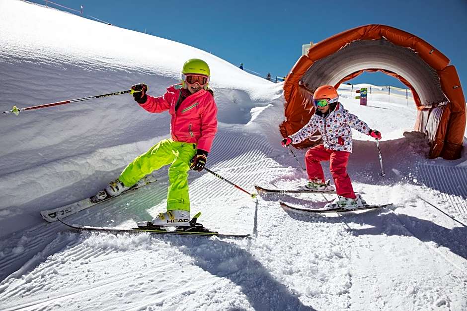 Warth52-W52 Apartments