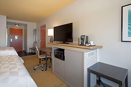 2 Queen Beds Standard