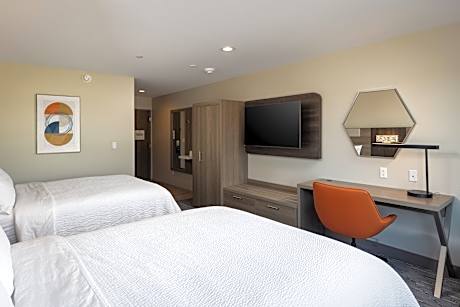 Standard Queen Room with Two Queen Beds and Communications Accessible Roll-In Shower
