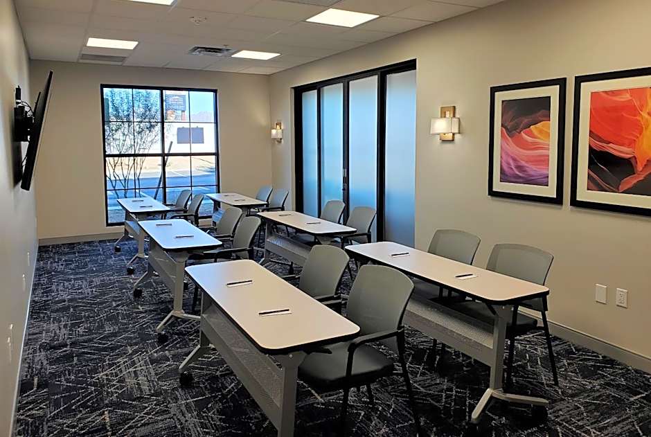 Comfort Suites Scottsdale Talking Stick Entertainment District