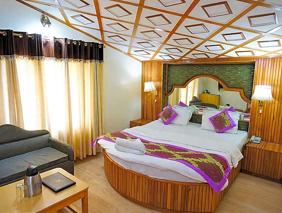 Hotel Chaman Palace