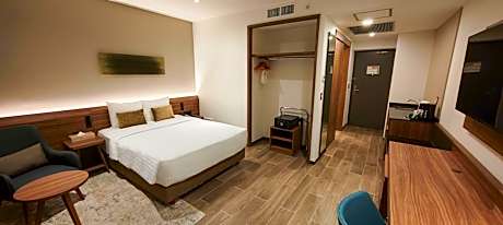 Deluxe Queen Room