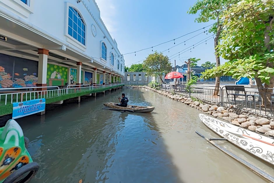 RedDoorz @ Niagara Waterpark