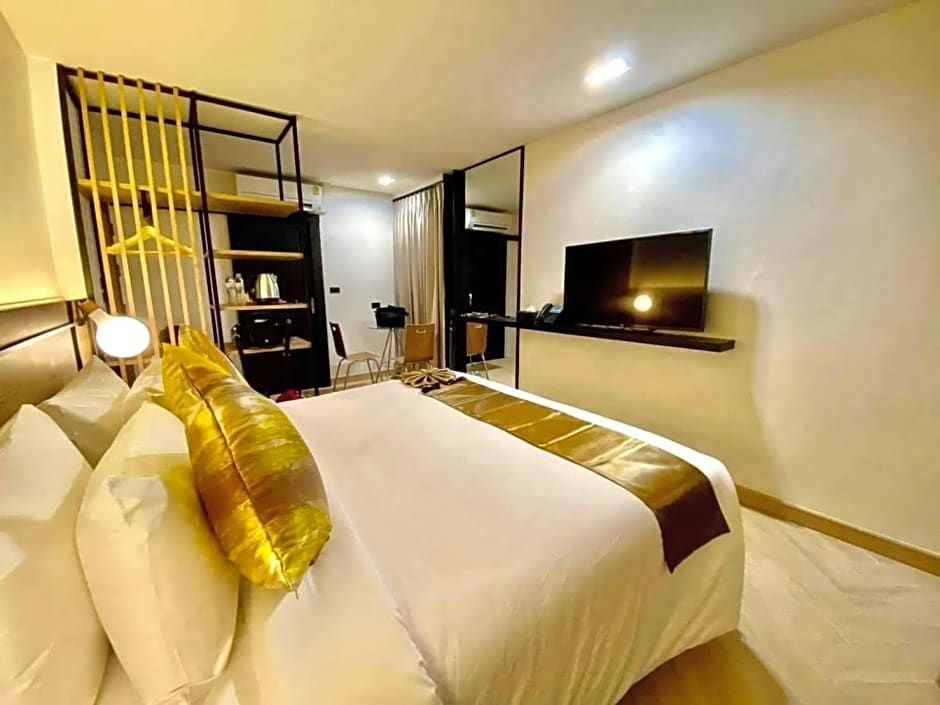 The Gold Living Life