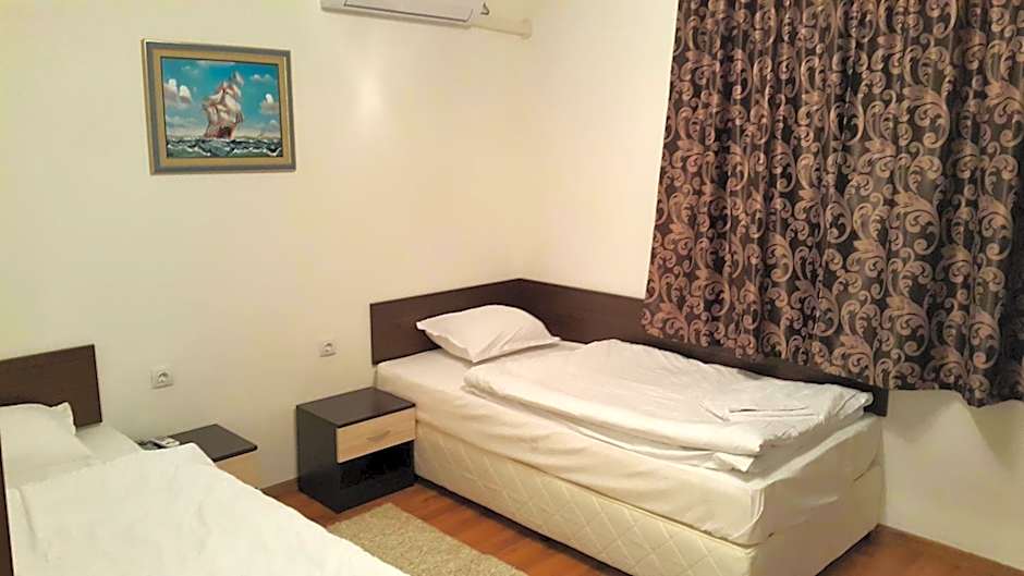 Guest Rooms Old Captain