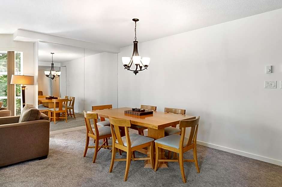 The Woodrun Lodge by Whiski Jack