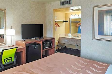 Standard King Room - Non-Smoking