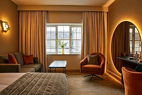 Family Room (2 Adults + 2 Children)