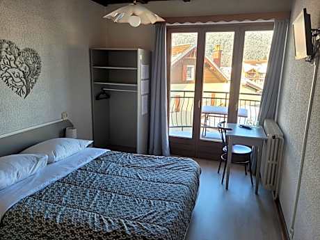 Standard Double Room with Private Shower and Shared Toilets