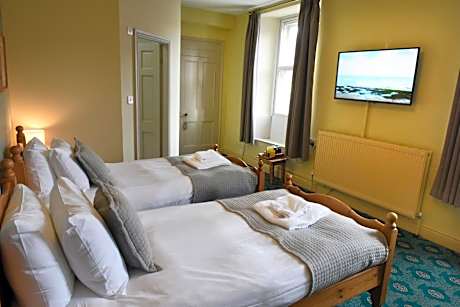Twin Room with Private Bathroom