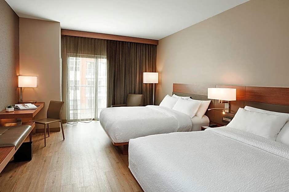 AC Hotel by Marriott Cincinnati at The Banks