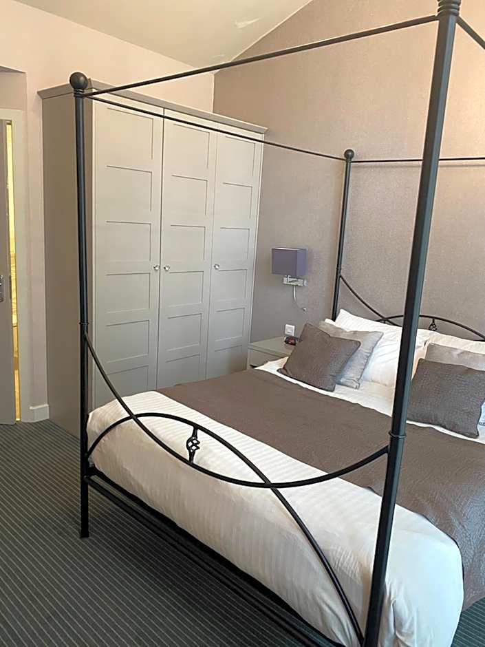 315 Bar & Restaurant