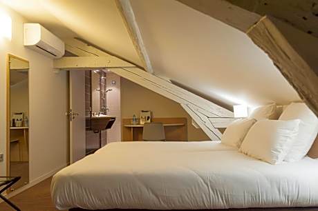 Single Room with Double Bed