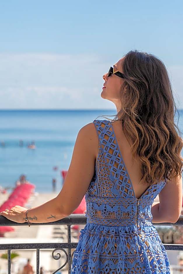 Hotel Soraya - Spiaggia Sawasdee with Beach, Restaurant & Parking