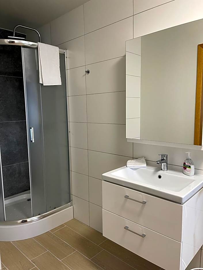 Helgrindur Guesthouse