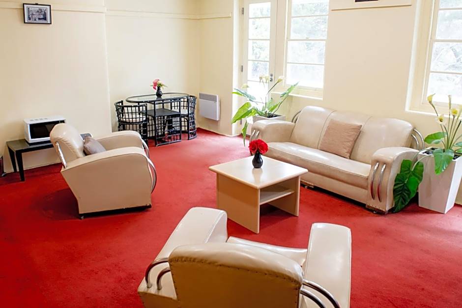 Linaker Art Deco Motel