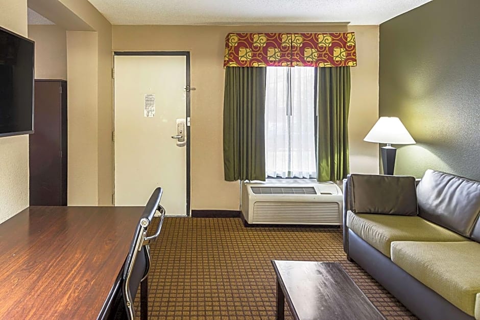 Quality Inn & Suites Greenville - Haywood Mall