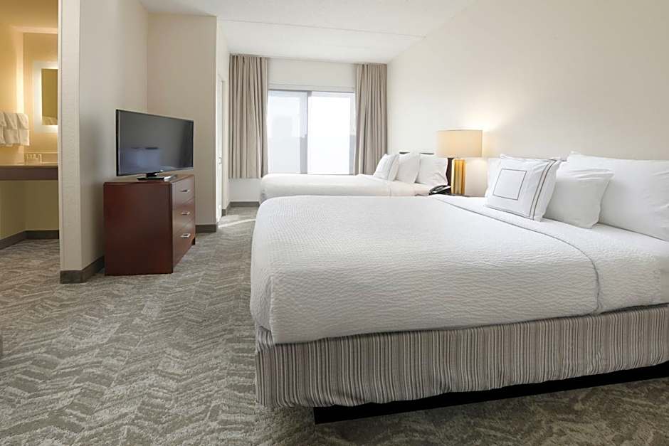 Foto 1 daripada 9 — 2 Double Beds with Sofabed Suite