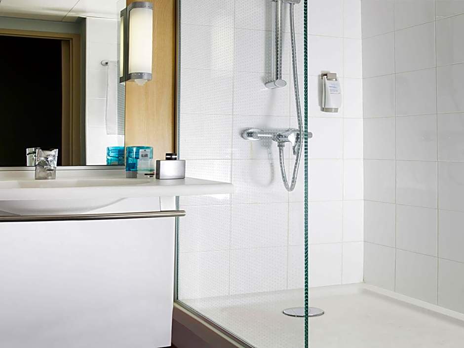 ibis Lyon Gerland MusÃ©e des Confluences