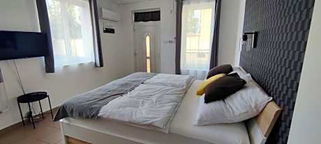 Studio Apartment with One Double Bed