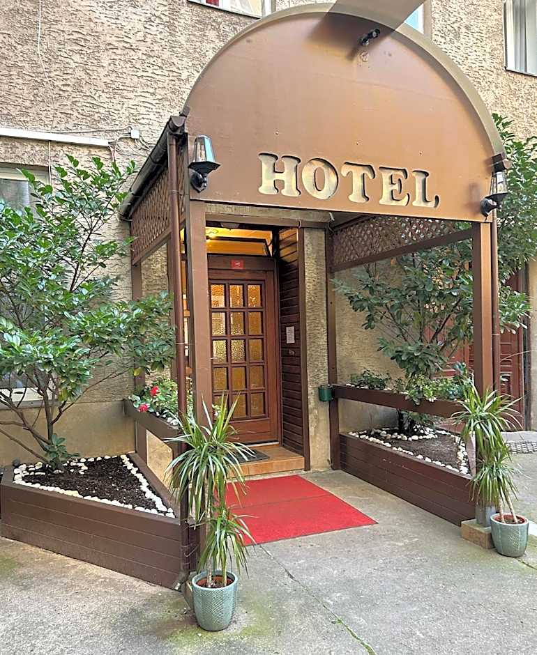 Hotel Adam