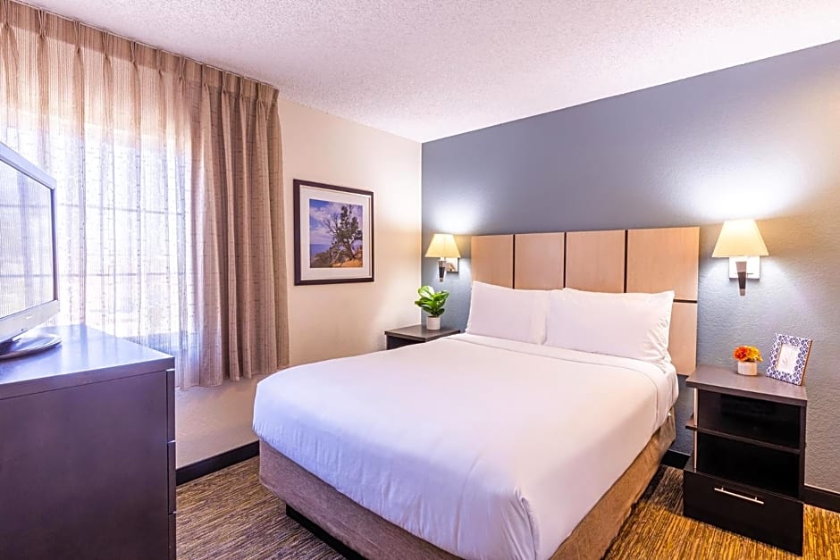 Sonesta Simply Suites Detroit Troy